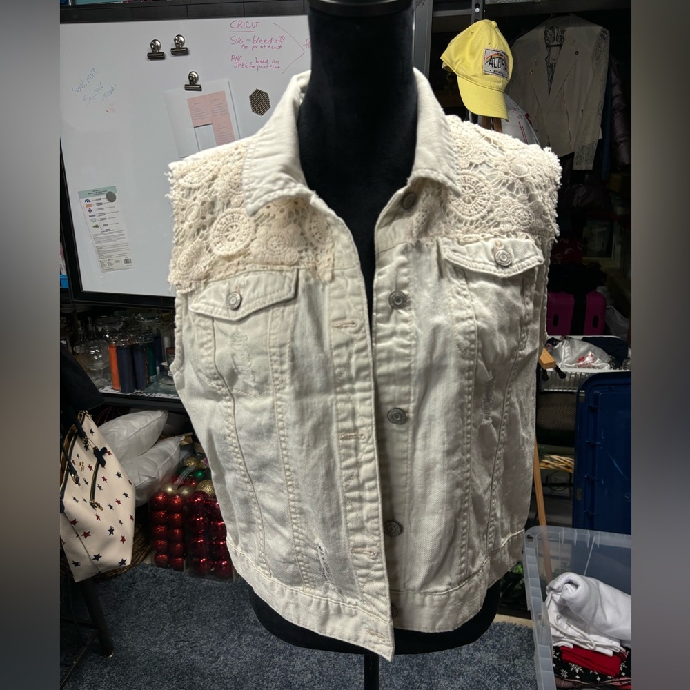 Mudd brand. Women’s denim vest. Size XL.